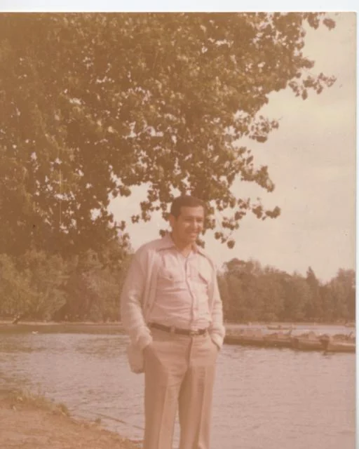Le jeune Kamal Ruhayyim au bord de l’eau